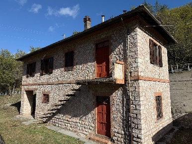 Foto Villa unifamiliare in Vallo di Nera, Vallo di Nera di 150 m²
