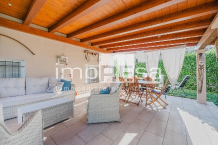 Foto Villa unifamiliare in Via della Resistenza, Paese Centro di 277 m²