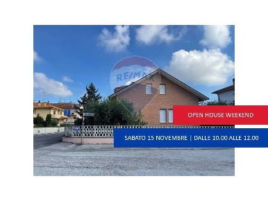 Foto Villa unifamiliare in Via Occorsio, Mondolfo di 330 m² con 9 locali