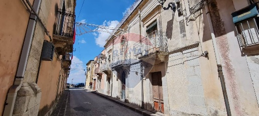 Foto Case semi ndipendenti in Via Roma, Monterosso Almo di 653 m²