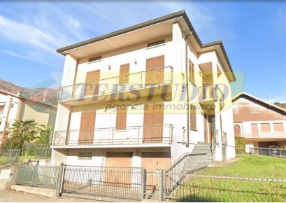 Foto Villa bifamiliare in Via Carosso, Almenno San Bartolomeo di 150 m²