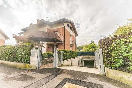 Foto Villa bifamiliare in VIA DELLA NOVELLA, Nerviano di 289 m² in vendita