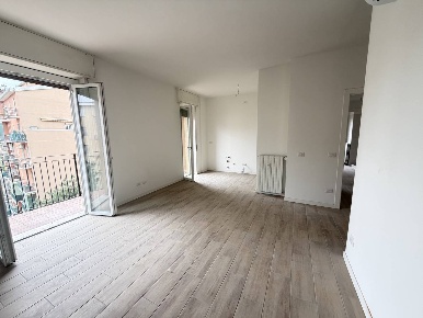 Foto Appartamento in via Comasina, Milano Comasina di 96 m² con 3 locali