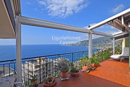 Foto Appartamento in Corso Garibaldi, Ospedaletti di 148 m² con 7 locali