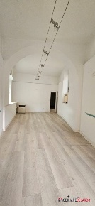 Foto Locale commerciale a Colle di Val d'Elsa Colle Alta, Borgo Nuovo