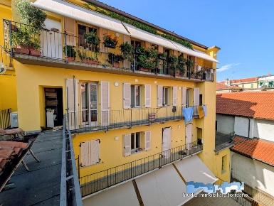 Foto Appartamento a Ivrea di 95 m² con 3 locali in vendita