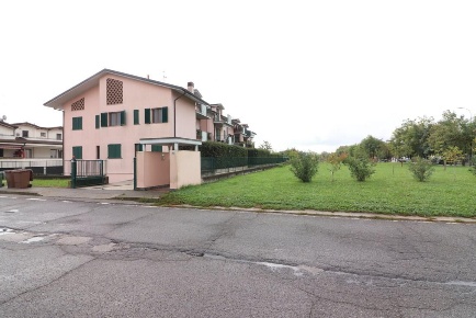 Foto Appartamento in Via Libertà, Busnago di 108 m² con 3 locali in vendita