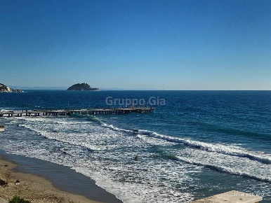 Foto Appartamento a Alassio di 90 m² con 5 locali in vendita