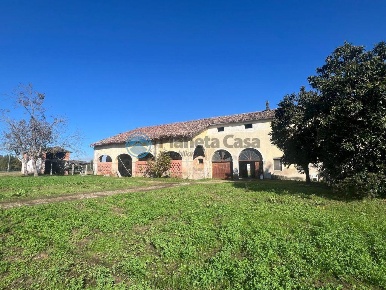 Foto Rustico in via Due Palazzi, Padova Montà - Sant'Ignazio di 970 m²