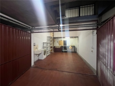 Foto Garage in VIA MAMELI 4, Scandicci Centro di 18 m² con 1 locali