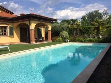 Foto Villa unifamiliare a Forte dei Marmi di 330 m² con 13 locali