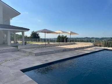 Foto Villa unifamiliare a Nizza Monferrato di 389 m² con 10 locali