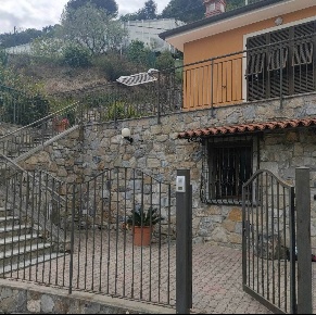 Foto Villa unifamiliare a Camporosso Centro di 210 m² con 8 locali