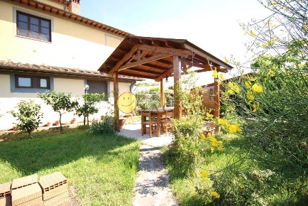 Foto Appartamento a Reggello di 90 m² con 4 locali in vendita