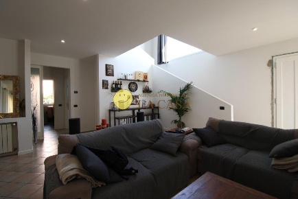 Foto Casa indipendente a Reggello di 235 m² con 7 locali in vendita