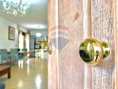 Foto Villa bifamiliare a Piombino Centro di 120 m² con 5 locali in vendita