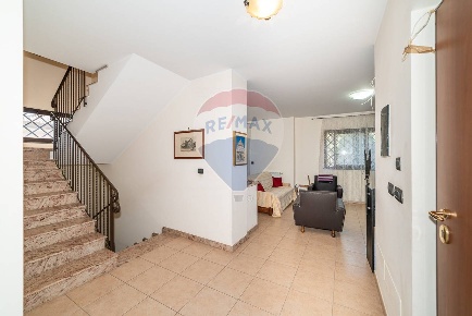 Foto Villa singola in Via Marsala, Mascalucia Centro di 191 m² con 9 locali