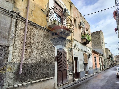 Foto Case semi ndipendenti in Via Magri', Catania di 76 m² con 5 locali