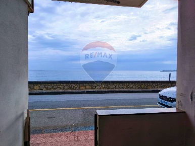 Foto Appartamento in Via IV Novembre, Giardini-Naxos di 76 m² con 4 locali