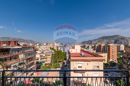 Foto Appartamento in Via Claudio Monteverdi, Palermo Malaspina di 168 m²