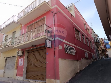 Foto Casa indipendente in Via Cesare Battisti, Pachino Centro di 235 m²