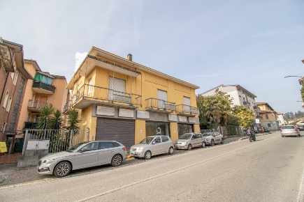 Foto Locale commerciale in Corso Europa, Calolziocorte Centro di 400 m²