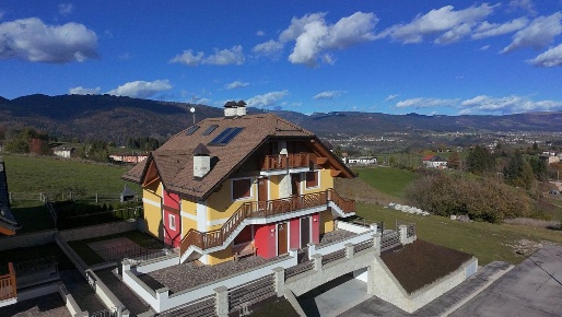 Foto Appartamento in via Colle del Sole, Roana di 140 m² con 5 locali