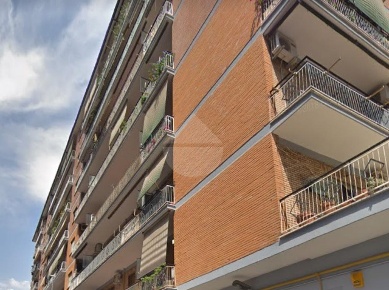 Foto Appartamento in via Attio Labeone, Roma di 85 m² con 3 locali