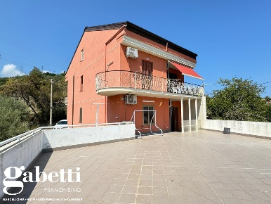 Foto Casa indipendente in Contrada Mulinello snc, Patti di 600 m²