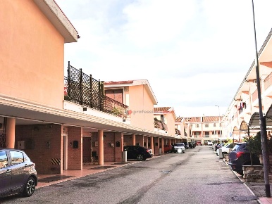 Foto Villa a schiera in Via Giovanni Gentile 282, Foggia di 140 m²