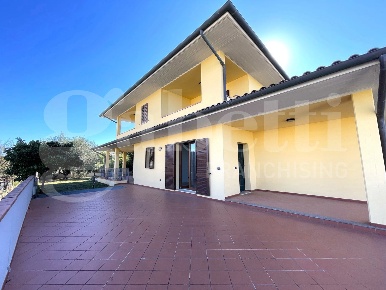 Foto Villa bifamiliare a Gavorrano di 250 m² con 6 locali in vendita