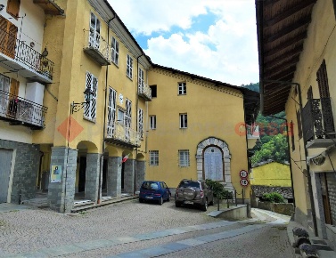 Foto Appartamento in Piazza Umberto I 1, Perrero di 97 m² con 4 locali