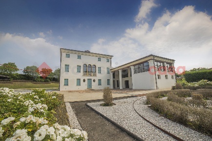 Foto Appartamento in Via RE DI PUGLIE 2, Stra Centro di 180 m² con 5 locali