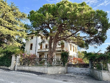 Foto Villa unifamiliare in Via Gottardi 57, Valeggio sul Mincio Centro