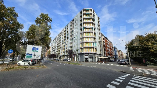 Foto Negozio in Corso Cosenza 24, Torino Santa Rita di 50 m² con 2 locali