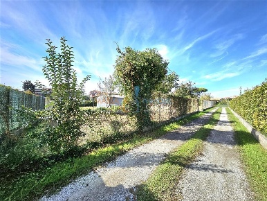 Foto Terreno agricolo in Via Venezia 70, Massa Marina di Massa Centro