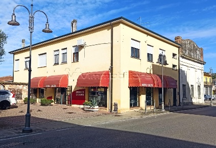 Foto Locale commerciale in Via G. Matteotti 81, Pojana Maggiore di 150 m²