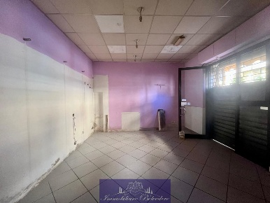 Foto Locale commerciale in Via Corbinaie, Scandicci Centro di 57 m²