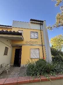 Foto Villa a schiera in Via Guido Galli 15, Modena Morane - Contrada