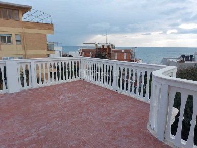 Foto Attico in Lungomare Enea 140, Anzio Lavinio Mare di 45 m² con 3 locali