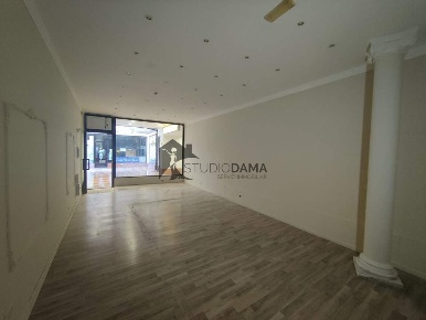 Foto Negozio in Piazza Matteotti 21, Desenzano del Garda Centro Storico