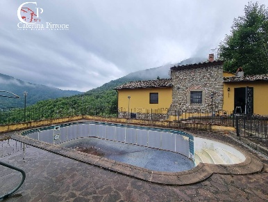 Foto Appartamento in via di Tassaia, Borgo San Lorenzo Polcanto di 525 m²