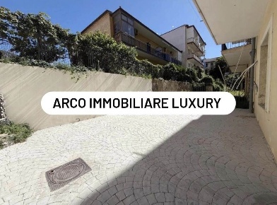 Foto Ufficio a Sant'Anastasia Centro di 90 m² con 3 locali in vendita