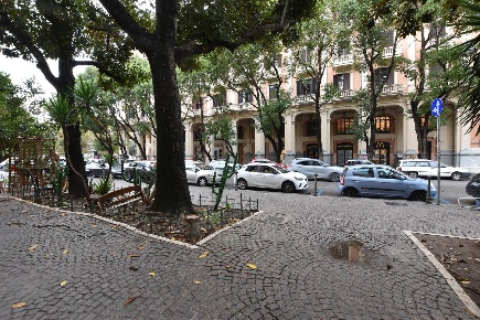 Foto Negozio in Via Roma, Salerno Centro Storico - Teatro Verdi di 96 m²