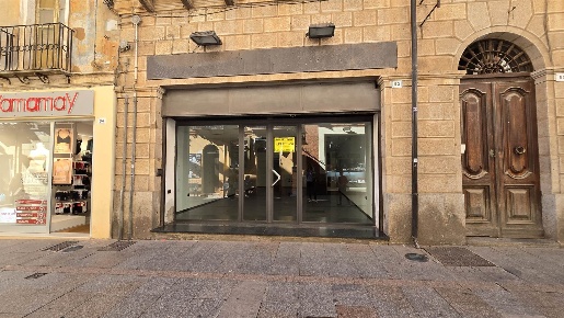 Foto Negozio in CORSO MATTEOTTI, Iglesias Centro di 80 m² in affitto