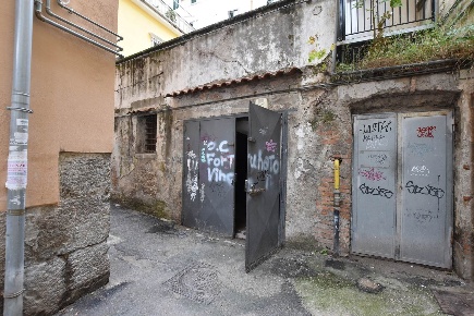 Foto Negozio in Via Porta di mare, Salerno Centro Storico - Teatro Verdi