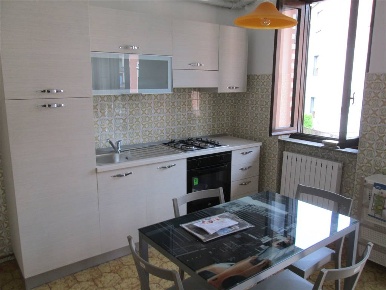 Foto Appartamento in via Damiano Chiesa 2, Saronno di 76 m² con 2 locali