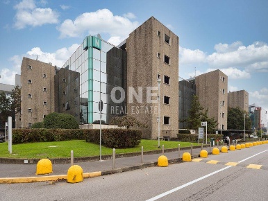 Foto Ufficio in Strada 6, Rozzano Gratosoglio di 1052 m² con 6 locali