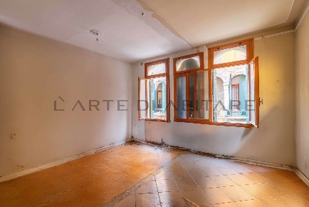 Foto Appartamento in Calle della Malvasia 2734, Venezia di 90 m² in vendita