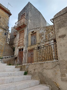 Foto Casa indipendente a Naro di 231 m² con 7 locali in vendita